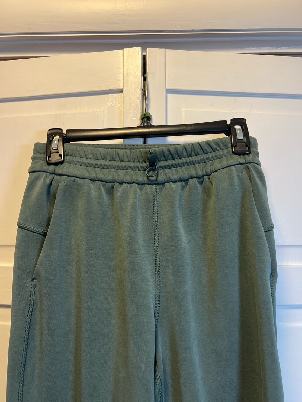 lululemon athletica Softstreme High-Rise Straight Green Cropped Pants Size 4 - Picture 5 of 16